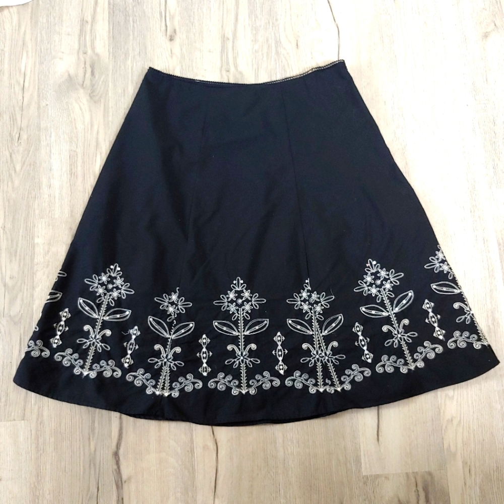 Elementz black cotton aline skirt Size L white Embroidered detail at hem - Picture 1 of 5